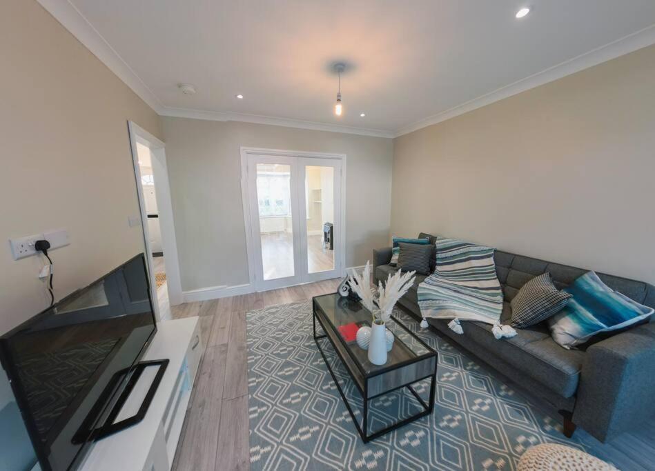 Homely & Peaceful Living Space Morden  Exteriér fotografie